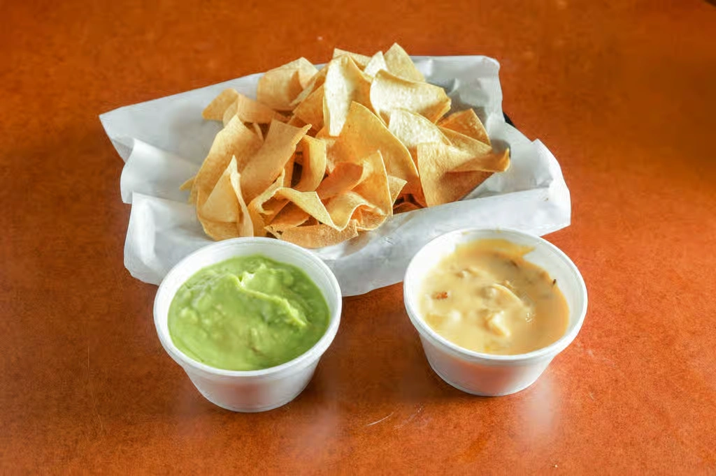 Chips With Chile Con Queso